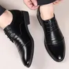 Vestido sapatos de couro homens genuínos negócios preto corporal desgaste outono respirável britânico casual alto senso casamento noivo traje de noivo