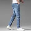 Mäns jeans designer mode mäns jeans vår och sommarsträcka smala byxor ljusblå män jj8727