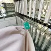 Anelli di cluster alla moda e lussuoso 8 mm spot di simulazione rettangolare smeraldo anello d'argento puro