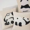 Kudde Cartoon Panda broderad omslag Enkel och söt svart vit hem vardagsrum sovrum dekoration 45x45