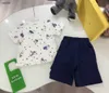 Fashion Baby Tracksuits Jungen kurzärmeliger Anzug Kinder Designer Kleidung Größe 100-160 cm T-Shirt und Taschen-Dunkelblaue Shorts 24April