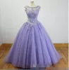 2024 فساتين Lilac Quinceanera من الدانتيل الكريستالي المزيج مغرفة شديدة العنق تول حلوة 16 الأميرة مسابقة كرات حفلة موسيقية مخصصة مصنوعة