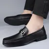 Chaussures décontractées Véritine de cuir masculin Slip sur les mocassins formels Handmade Man Mocasins Italien Noir Homme