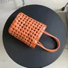 Береговые сумки для шнурки с ковшом для женщин роскошные дизайнерские сумочки и кошельки 2024 в повседневном плетении ручной работы в маленькое плечо