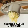 Set di pressatura di aglio avanzato di Zuley - Strumento di taglio di aglio professionale antiruggine e lavastoviglie - Facile da spremere e pulire (argento)