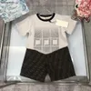 Nya babybanor Kids Designer Kläder STORLEK 100-160 CM Partikel Offset Printing Boys T-shirt och logotyp Full Print Shorts 24 Aprril