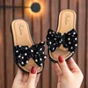 Bambini per bambini Summer Beach Slifors Toddlers Dots Bow Open Slide Slide Nonslip Cross con Bowknot per 240410