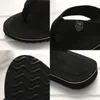 2023 Högkvalitativa modemän flip flops Summer Beach Casual Breattable Thicken Manlig utomhus tofflor 240417