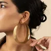 Altri semplici orecchini a cerchio geometrico in metallo lucido esagerati per donne feste di gioielleria di gioielleria AE086 240419