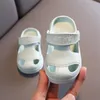 Zomer babyhole schoenen kinderen mooie niet -slip zachte vloer oude jongens meisje strand sandalen 1 5 jaar 240409