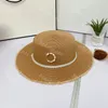 Summer Straw Hat Designer Bucket Hats For Women Casquette Grass Braid Cap C Fitted Hat Fashion Womens Beach Sunhat Men Bonnet rese Tillbehör