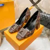 Дизайнерские платье обувь Slingback Sandal Pumps Женщины одиночные туфли патентная кожаная квадратная квадратная квадратная квадрат.