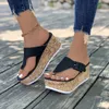 Femmes Summer Flip Flops Chaussures Femme Plateforme de coin Sandale Slip on Backle Decor Nonslip Tlides 240419