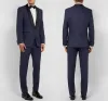 Tuxedos New Navy Blue Men Wedding Suitsカスタムメイドのスリムフィットの結婚式の花groom Tuxedos for Men Groomsman Best Man Suit Jacket+Pants+Bow