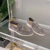 Diseñador de zapatos para hombres Hombres mocasines zapatos de vestir blancos blancos rosa marrón negocios tenis famosa fiesta de boda de lujo entrenadores de chaussure