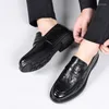 Chaussures décontractées pour hommes en cuir véritable en cuir de mode Fashion Party Modèmes de mariage Mocasins Men Slip-on Light confortable Driving Flats