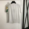 2024 Tasarımcılar T-Shirts Moda Tişörtleri Kadınlar Yeni Yeşil Muz Yaprak Sarı Gül Çiçekleri Polka Nokta Sarı Beyaz Gül Çiçekleri Baskılı Kısa Kollu T-Shirt Beyaz Kat S-XL