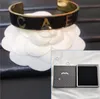 Boutique Gold-plattiertes Armband aus Edelstahlmaterial Marke Designer Klassisches minimalistisches Design Mode charmante Armband Hochwertige Geschenkbox