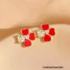 최고 품질의 클래식 스타일 Fanjia High 버전 클로버 골드 도금 등급 붉은 마노 다이아몬드 실버 바늘 꽃을위한 여성을위한 사랑 귀선