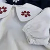 春の女の赤ちゃん長袖コーデュロイシャツ幼児フリルカラートップ幼児の女の子の花の刺繍シャツ子供服240411