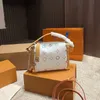 24SSSS de luxe pour femmes White Tricolor Pouteau d'oreiller pour sac à main pour femme sac à main