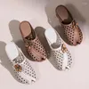 Slippers 2024 Dames Zomer Uitwarend Retro etnische stijl Sandalen Dikke Hoge Heel Hol Vis Mond Hollow Mom