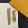 Top -Designer -Träger Geschenke Watchbänder für Apple Watch Band 44 -mm -Bänder Lederarmband Armband Mode L Blumen weiße Quadrat Armband IWatch 8 7 6 5 4 Se
