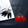 Colliers pendants Bohemian rétro Hollow Personnalité Collier Feator Style Femmes Red Black Long Chain Sweater Jewelr