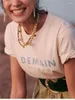女性用Tシャツ手描きイラストティーレターホワイト文学スタイル半袖女性ルーズOネックTシャツ夏2024年