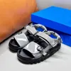 Kids Sandals Designer Beach Toddler Boys Shoes Children Children Youth Slippers Kid Slides Platform Zwart grijs roze bruine maat EUR 26-35 Y74B#