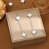 Högkvalitetsdesigner VanCleff Ten Flowers Necklace Colorless Titanium Steel Fashion Simple Fritillaria Halsband Kolkedja