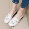 Casual skor Storlek 35-43 Mother Spring and Summer Cow Split Leather Hollow Out Flat Non-Slip Women's Soft Sole