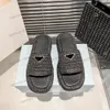 Luxus -Designer -Hausschuhe Häkeln Kristallsandalen natürliche Schwarz -Weiß -Gelegenheitsschuhe Sommersandalen