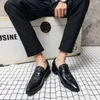 Sapatos casuais apontados para os mocassins pretos de pãos pretos masculinos de vestido de noite de vestido sólido para homens mocassins de negócios mocassins