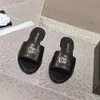 Slippers Xiaoxiangfeng Dames Summer Out -wear: Metal Buckle Flat Bottom Bottom One Word Strap Beach Sandals Women