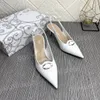 Luxurys Designer Women Sandals High Heels Shoe Brand Metal Backle 6cm Thin Heel Poinded Toe Classics Brand Paty Wedding Shoesサイズ34-42