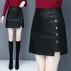 春の秋のボタンパッチワークA-LineHalf Skirtブラックオールマッチハイウエストソリッドヒップビンテージエレガントな女性服240418