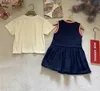 Marka sukienka księżniczki Summer Girls Tracksuits Rozmiar 90-140 cm Logo nadruk dla dzieci Krótkie rękawowe koszulka i kamizelka bez rękawów 24 kwietnia