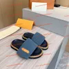 Top Designer Men Velcro Slippers Couple de mode Slippers Hotel Douche Summer Place Sandales Flat Sandales Décroasées Slippers 35-45 avec boîte