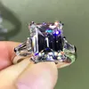 Pierścień Solitaire luksus szmaragd cut 4CT Lab Diamond Pierścień 100% Oryginał 925 Srebrny srebrny zaręczyny Pierścienie dla kobiet biżuteria ślubna D240419
