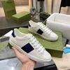 Plate-forme basse Italie Designer Sneakers hommes Chaussures Chaussures Casual Robe Trainers Tiger Broidered Ace Bee White Green Red 1977S Stripes Mens Shoe Walking Sneaker S