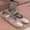 Custom Dance Shoes Training weiche Sohlen bequeme Handlichkeit Satin Kleid Schuhe Quadratz Zehen Bowknot Ballet Flats Flats