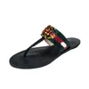 Slippers clássicos chinelos sandálias famosas designer feminino designer slide Sandália de couro com metal duplo preto marrom marrom marrom praia lisadas de plataforma sandálias