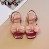 Childrens High Heels Sandalen Kindermädchen Strand 2023 Baby Bogen Mittelsbuße Prinzessin Schuhe 240408