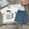 Moda Baby Tracksuits Meninos Terno de mangas curtas Crianças de designer de designer Tamanho 100-160 cm Camiseta padrão da casa e shorts jeans 24April