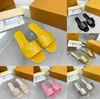 Scarpe in pelle piatta per pantola di pantofola di alta qualità 2023 Slide sandali Designer nero rosa rosa in oro in oro in oro marrone WH43337527