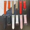 H Designer Apple Watch Bands Watch Strap for Apple Watch Series 8 3 4 5 6 7 38mm 42mm Bandas Iwatch Litchi Stria couro AP Bandas de vigilância Branqueha Smart Straps MM67236T