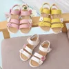 Mt6k Sandalen Mädchen Sandalen Gladiator Blumen süße weiche Kinder Strandschuhe Kinder Sommer Blumensandalen Prinzessin Mode süße hochqualitative 240419