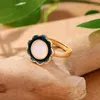 Cluster ringen klassiek ontwerp brede bloem oud goud vaartuig voor vrouwen email luxe natuurlijk een jade retro -stijl sieraden verstelbaar