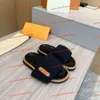 Top Designer Men Velcro Slippers Couple de mode Slippers Hotel Douche Summer Place Sandales Flat Sandales Décroasées Slippers 35-45 avec boîte